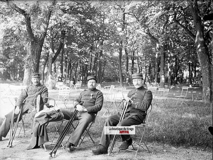 Officiers au repos, soldats, plaque verre, photo ancienne, négatif N&B 9x12 cm