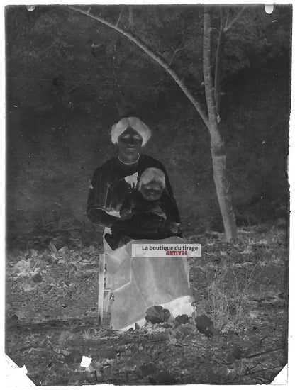 Plaque verre photo ancienne négatif noir et blanc 9x12 cm mère enfant France 