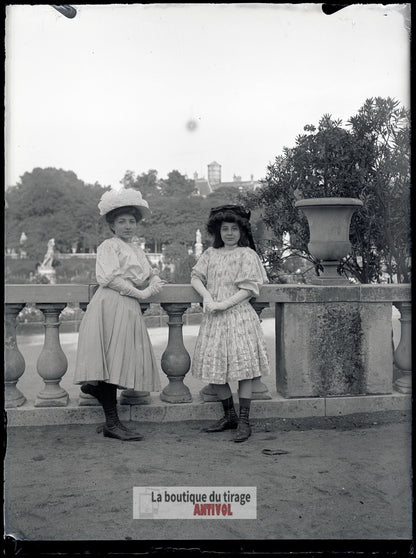 Dames robe, Jardin Luxembourg, plaque de verre, photo ancienne, négatif 9x12 cm