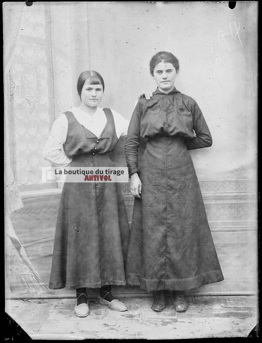 Plaque verre photo ancienne négatif noir et blanc 9x12 cm femmes vintage France