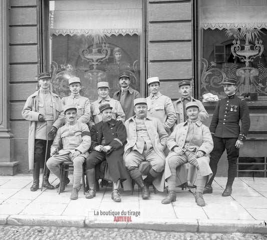 Officiers devant un café, Nancy, plaque verre, photo ancienne, négatif 9x12 cm