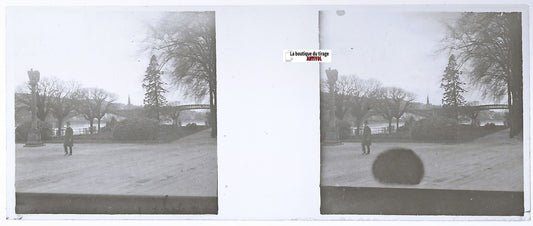 Ville, rivière, Plaque verre photo stéréo, positif noir & blanc 4,5x10,7 cm