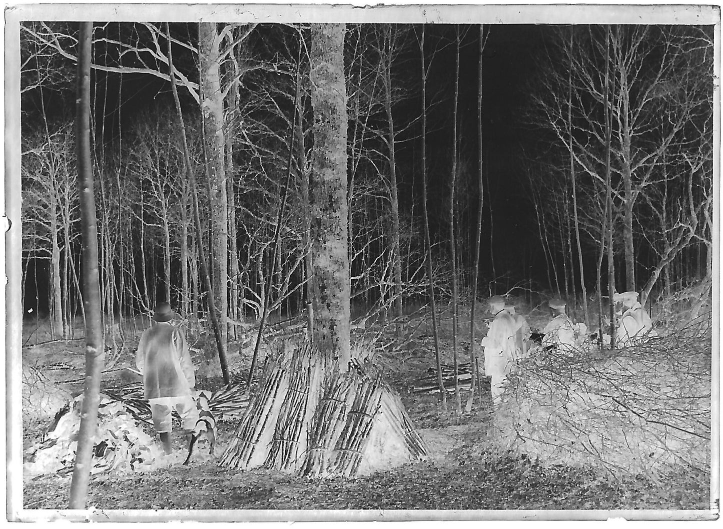 Plaque verre photo ancienne négatif noir et blanc 6x9 cm hommes chasse chien 
