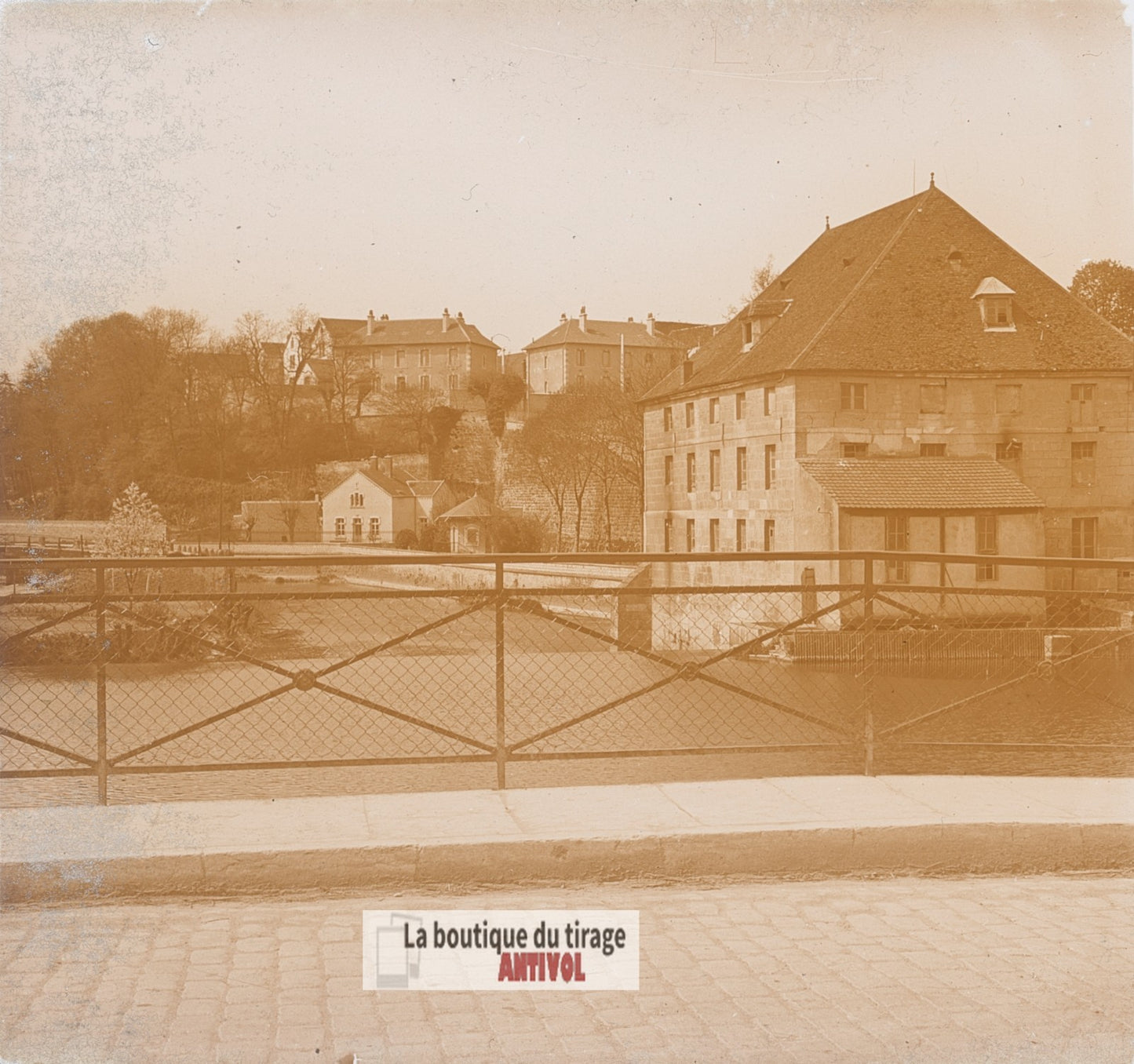 Dole, moulin sur le Doubs, Jura, plaque verre photo ancienne stéréo 6x13 cm