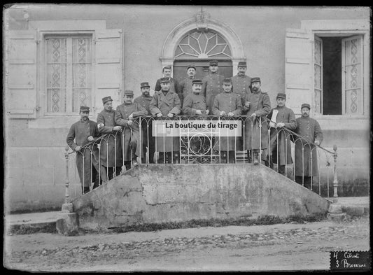 Plaque verre photo ancienne négatif noir et blanc 13x18 cm groupe soldats  