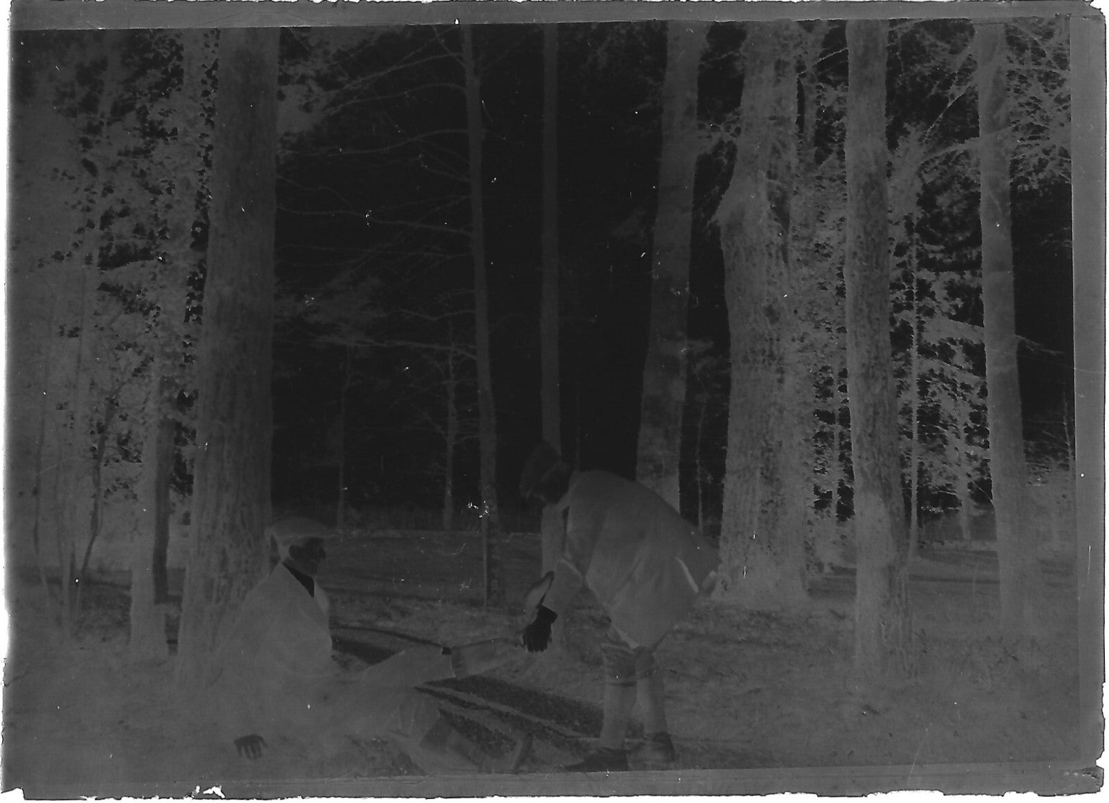 Plaque verre photo négatif noir et blanc 6x9 cm hommes vintage bois France