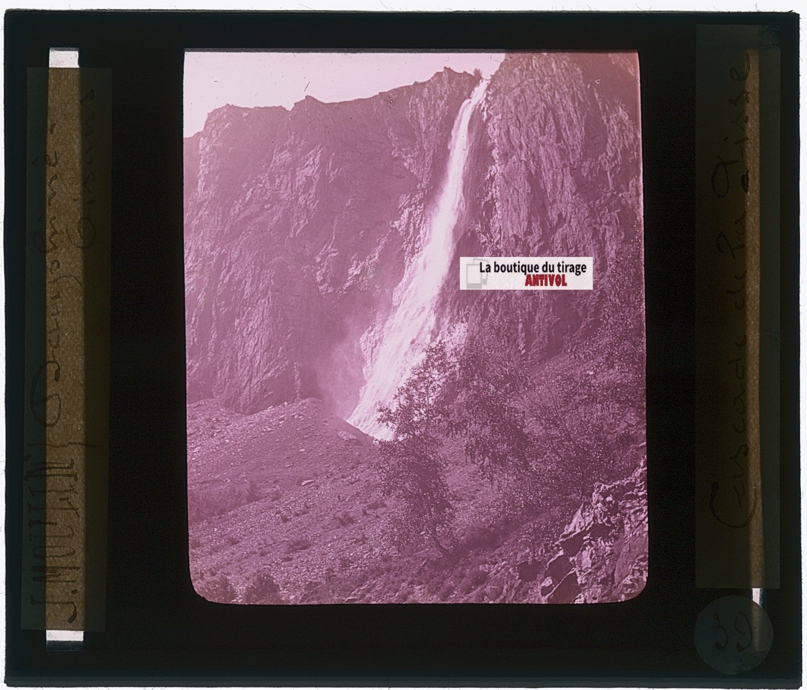 Cascade de la Pisse, photo J. Moulin, plaque verre couleur, positif 8,5x10 cm