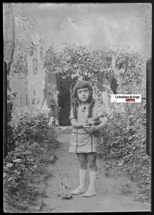 Petite fille, enfant, Plaque verre photo ancienne, négatif noir & blanc 6x9 cm