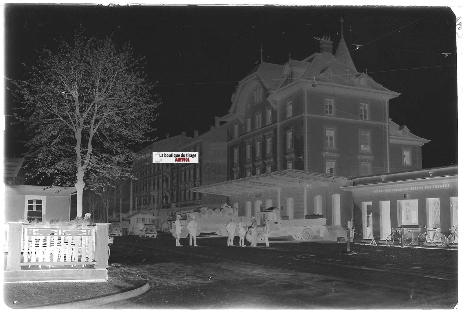 Saint-Louis, douanes, camions, Plaque verre photo, négatif noir & blanc 10x15 cm