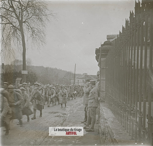 Colonne d’infanterie, guerre WW1, plaque verre photo ancienne stéréo 6x13 cm