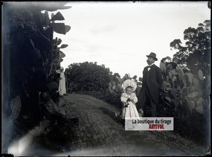 Promenade familiale, Afrique, plaque verre photo ancienne, négatif 9x12 cm