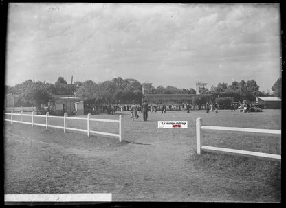 Plaque verre photo ancienne négatif noir et blanc 13x18 cm Vichy hippodrome