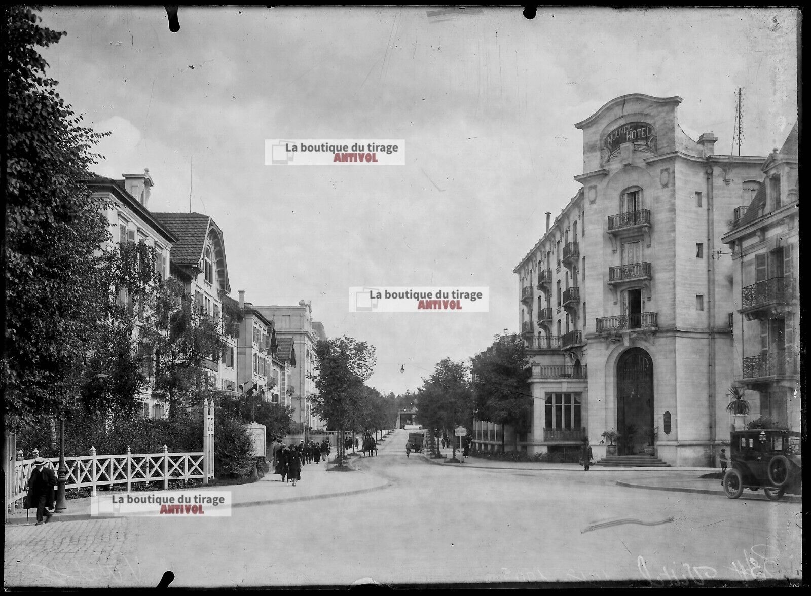 Plaque verre photo ancienne négatif noir et blanc 13x18 cm Vittel France ville