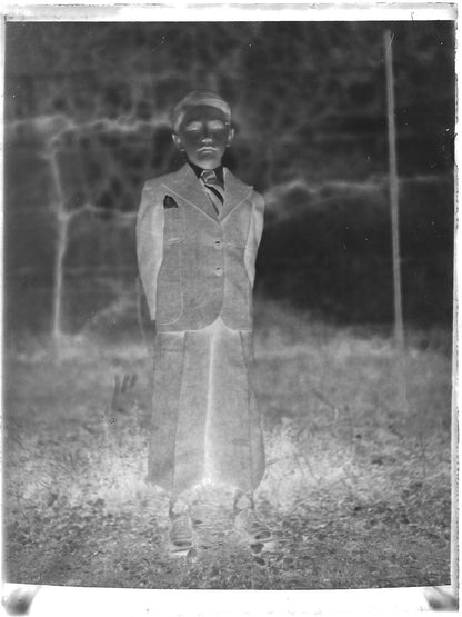 Plaque verre photo ancienne négatif noir et blanc 9x12 cm enfant costard cravate