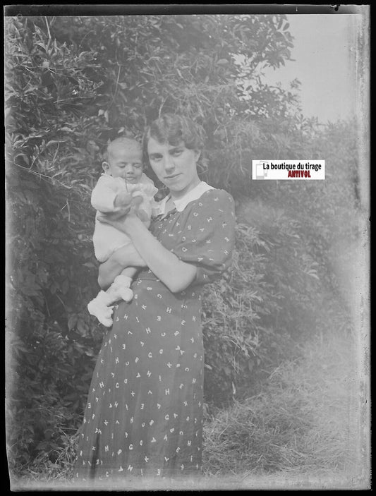 Mère, robe, enfant, Plaque verre photo ancienne, négatif noir & blanc 9x12 cm