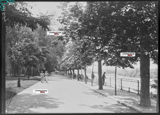 Plaque verre photo ancienne négatif noir et blanc 13x18 cm Vichy rivière Allier