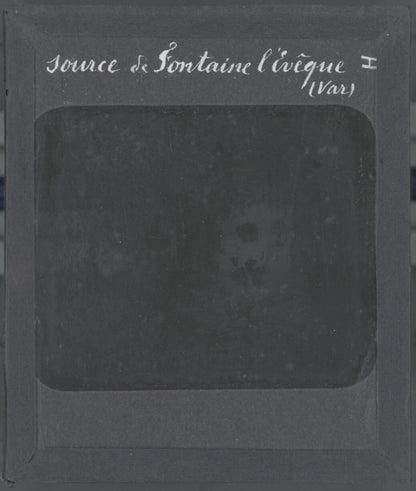 Source Fontaine l’Evêque, Var, photo ancienne plaque de verre, positif 8,5x10 cm
