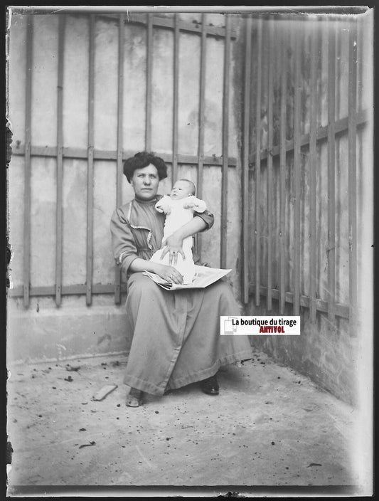 Femme, bébé, Plaque verre photo ancienne, négatif noir & blanc 9x12 cm