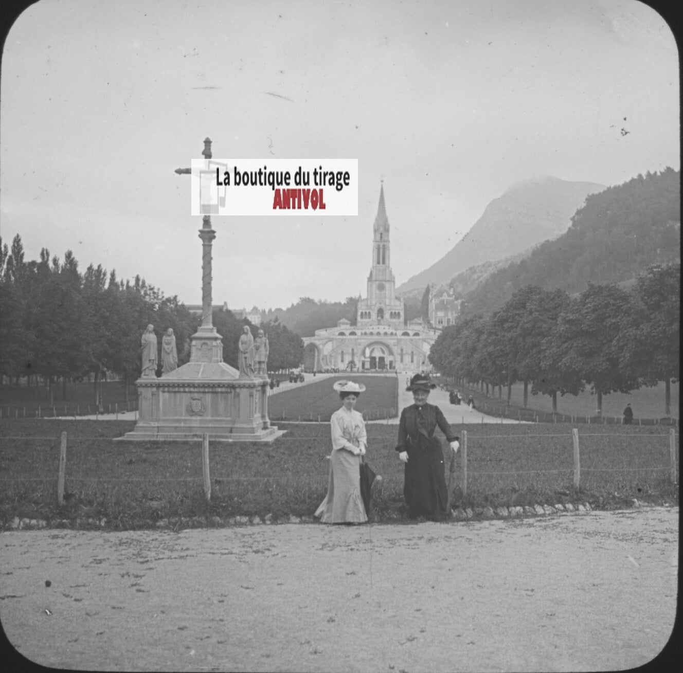 Basilique, Lourdes, photo plaque verre, noir et blanc, positif 8,5x10 cm