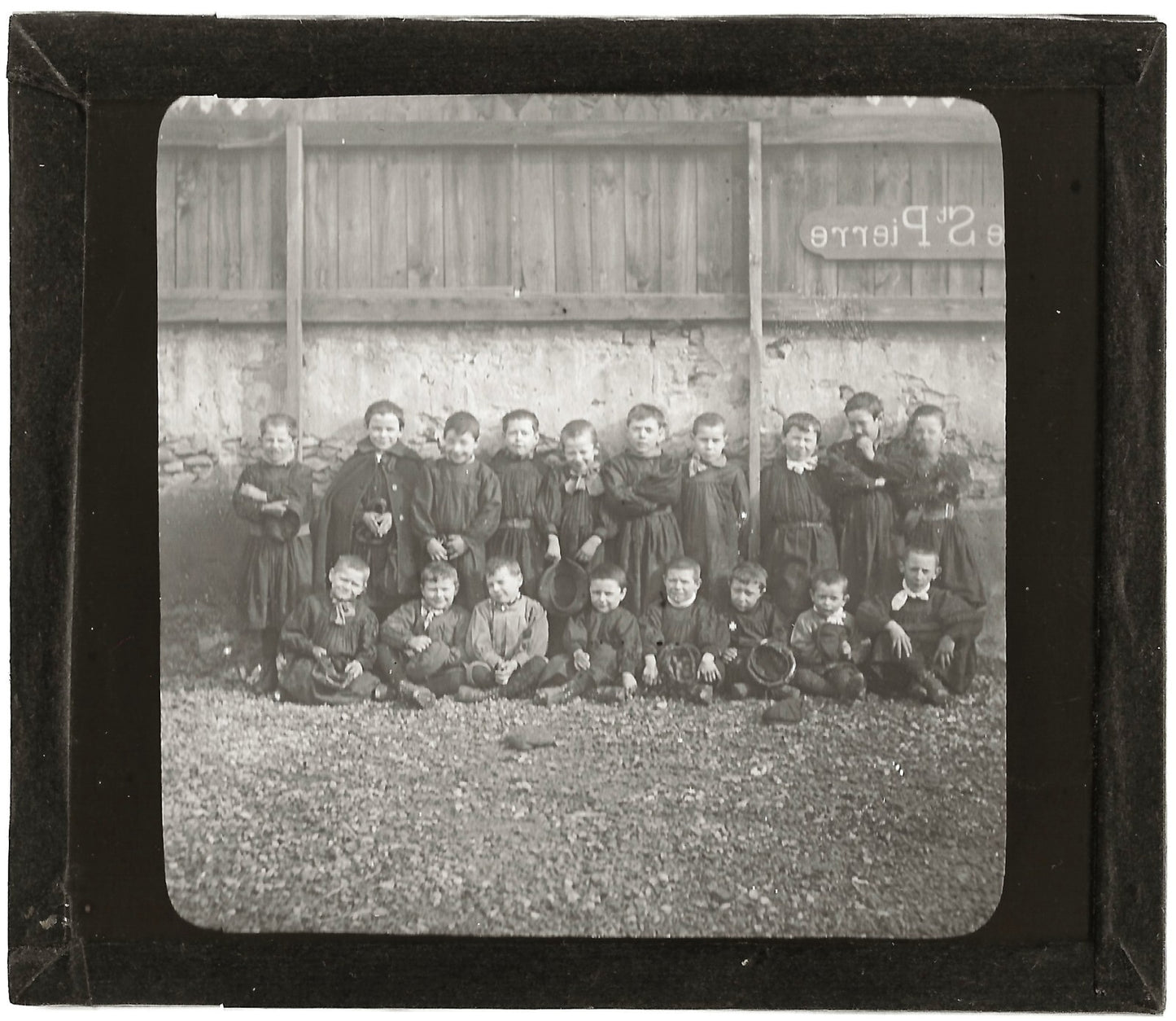 Groupe enfants Saint-Pierre, photo ancienne plaque de verre, positif 8,5x10 cm
