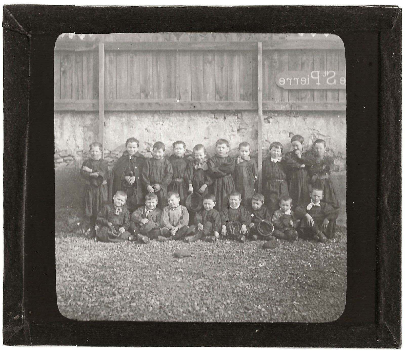 Groupe enfants Saint-Pierre, photo ancienne plaque de verre, positif 8,5x10 cm