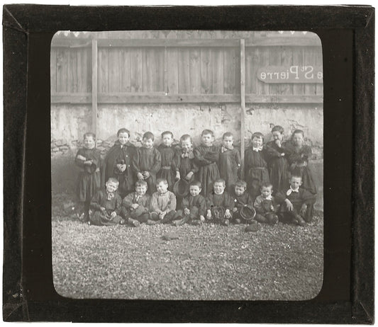 Groupe enfants Saint-Pierre, photo ancienne plaque de verre, positif 8,5x10 cm