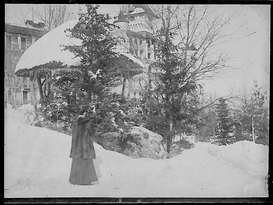 Plaque verre photo ancienne négatif noir et blanc 4x6 cm neige montagne femme