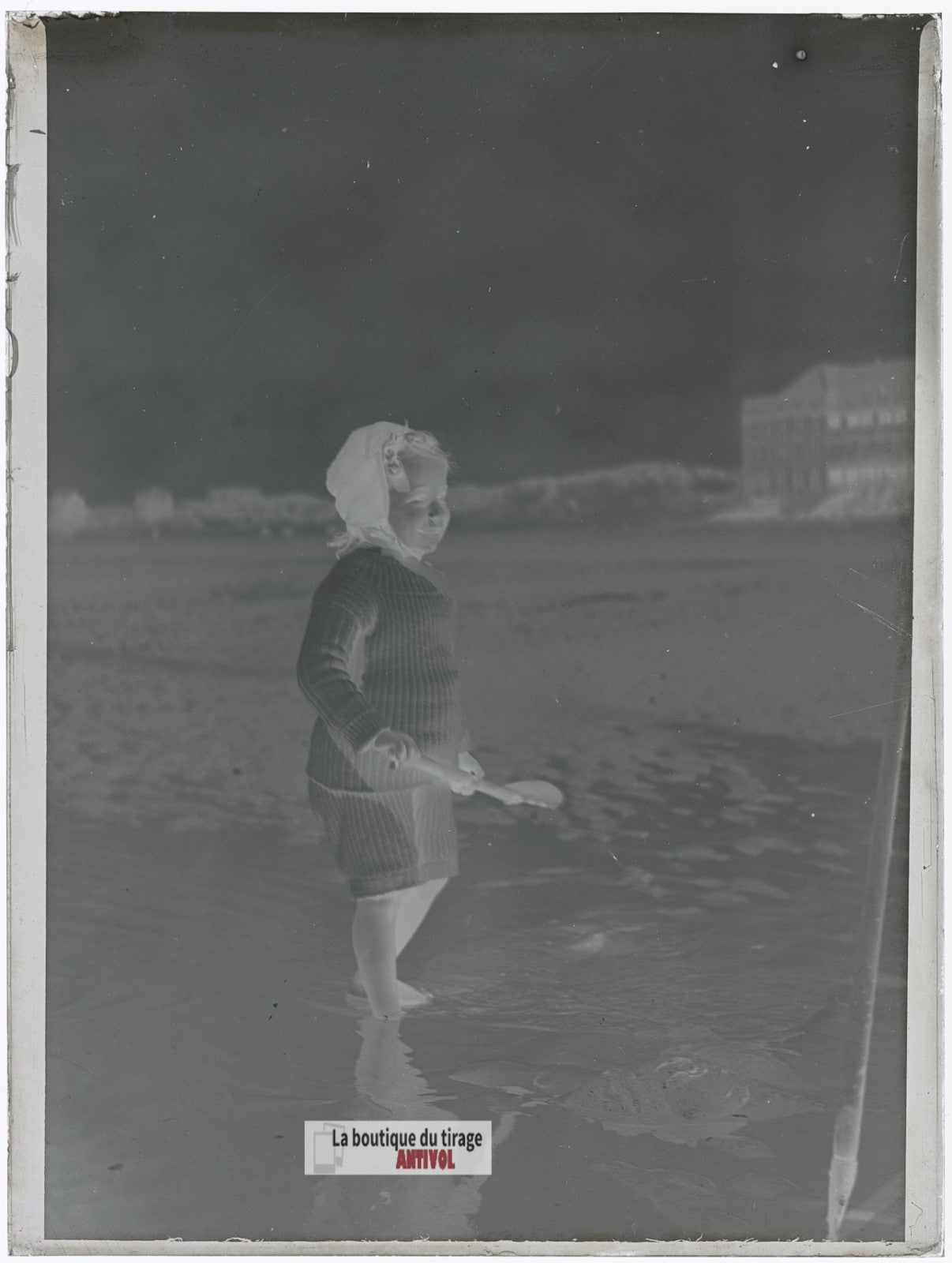 Enfant à la pelle, Berck-sur-Mer, plaque verre photo ancienne, négatif 9x12 cm