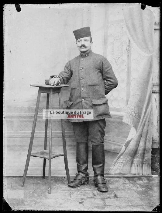 Plaque verre photo ancienne négatif noir et blanc 9x12 cm soldat 5e régiment 