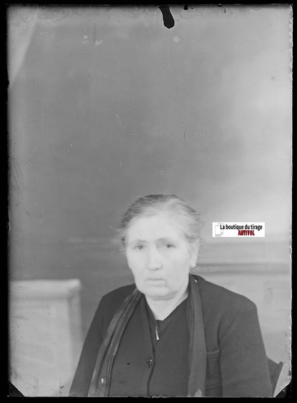 Portrait femme, France, Plaque verre photo, négatif ancien noir & blanc 6x9 cm