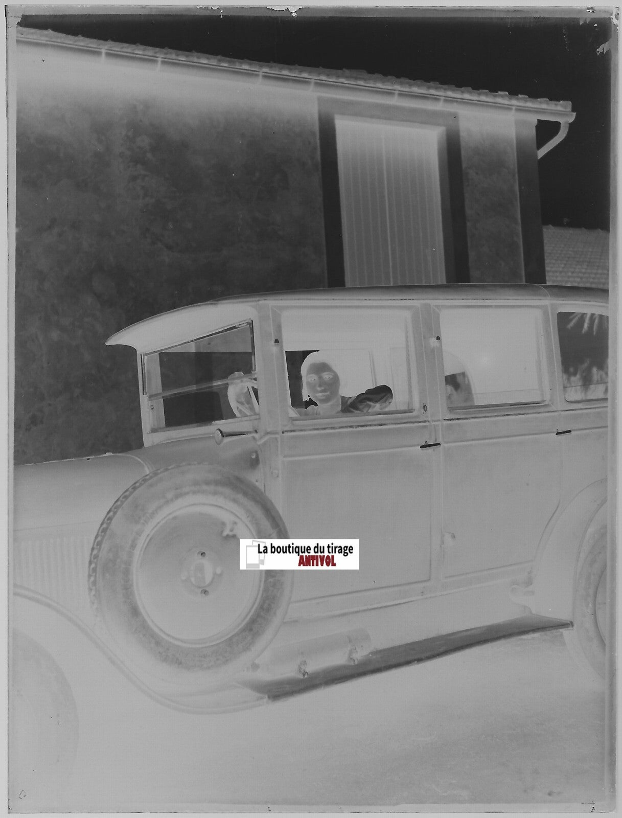 Dame, voiture, France, Plaque verre photo ancienne, négatif noir & blanc 9x12 cm