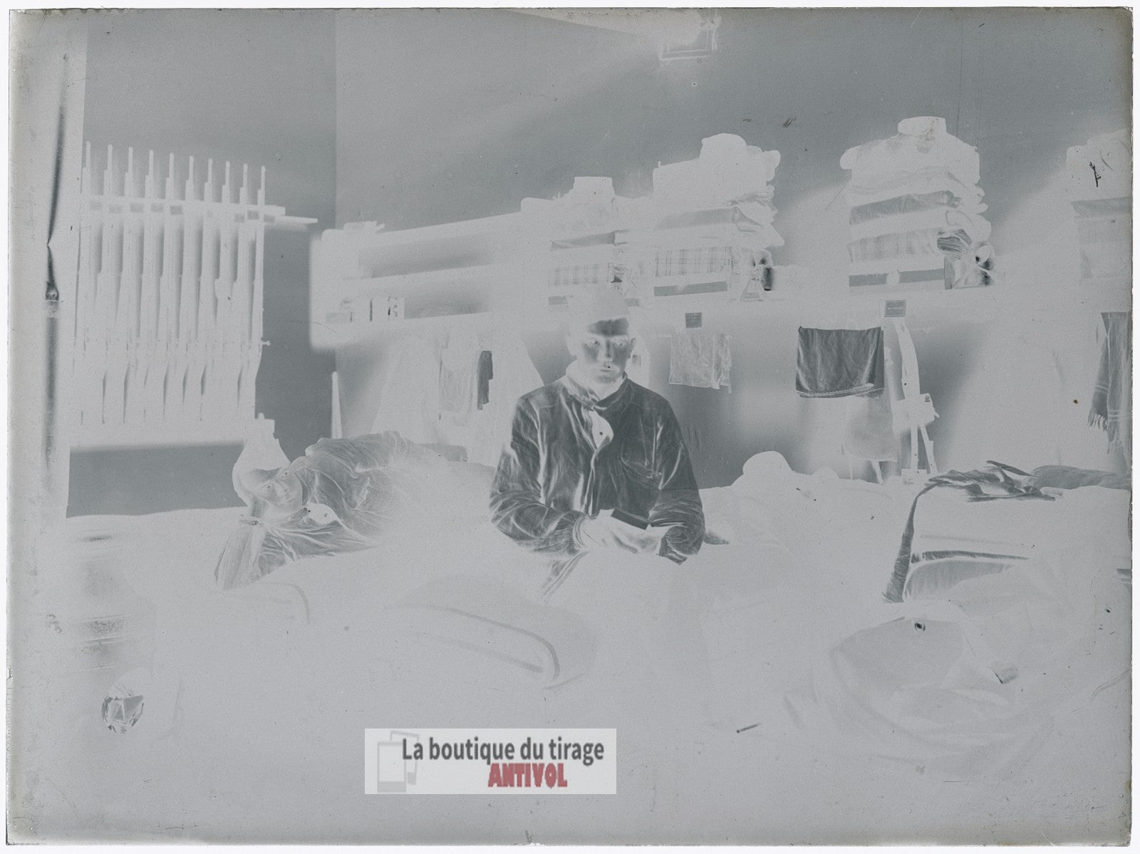 Chambrée militaire, soldats, plaque verre, photo ancienne, négatif 9x12 cm