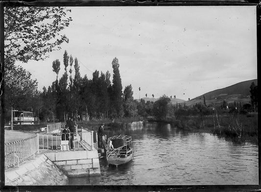 Plaque verre photo négatif noir et blanc 6x9 cm Provence paysage bateau vintage 