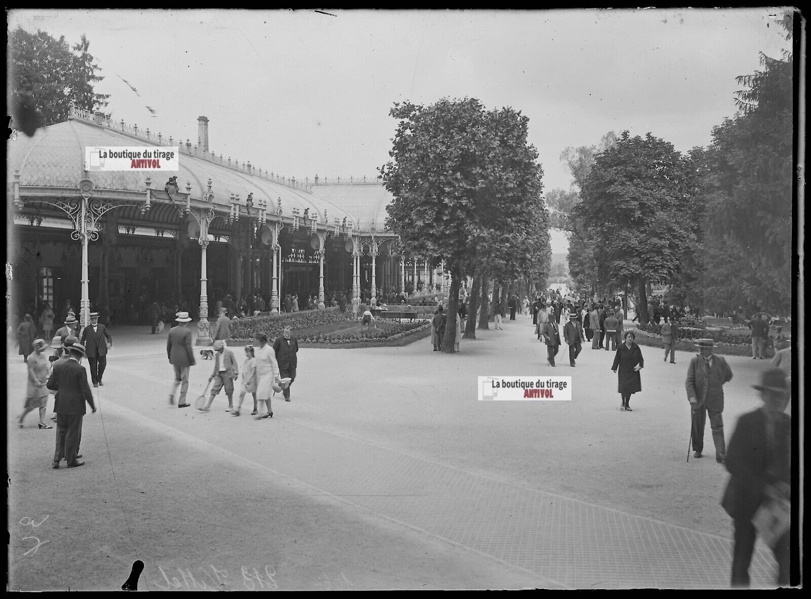 Plaque verre photo ancienne négatif noir et blanc 13x18 cm Vittel galerie therme