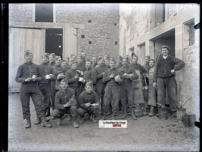 Soldats français en caserne, plaque verre, photo ancienne, négatif N&B 9x12 cm