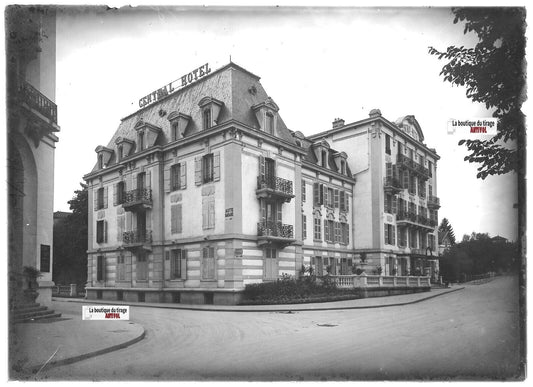 Plaque verre photo ancienne positif noir et blanc 13x18 cm Vittel Vosges Hôtel