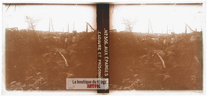 Cadavre et prisonnier, guerre WW1, plaque verre photo ancienne stéréo 6x13 cm