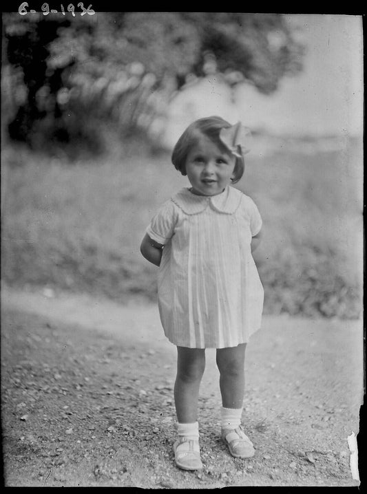 Plaque verre photo ancienne négatif noir et blanc 9x12 cm enfant petite fille 