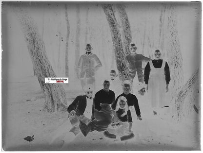 Famille, forêt, Plaque verre photo ancienne, négatif noir & blanc 9x12 cm