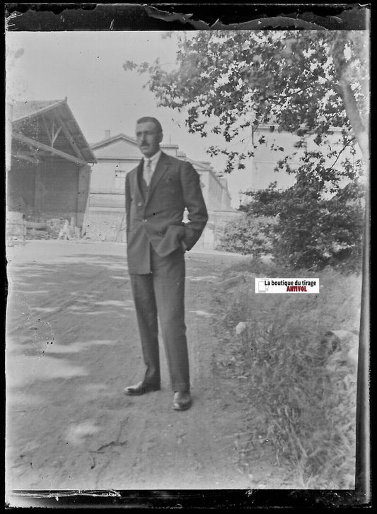 Cravate, homme, Plaque verre photo ancienne, négatif noir & blanc 6x9 cm