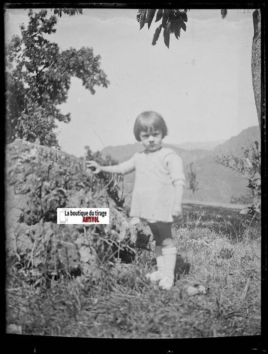 Petite fille, France, Plaque verre photo ancienne, négatif noir & blanc 9x12 cm