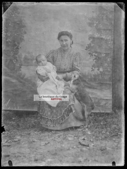 Plaque verre photo ancienne négatif noir et blanc 9x12 cm femme bébé chien 