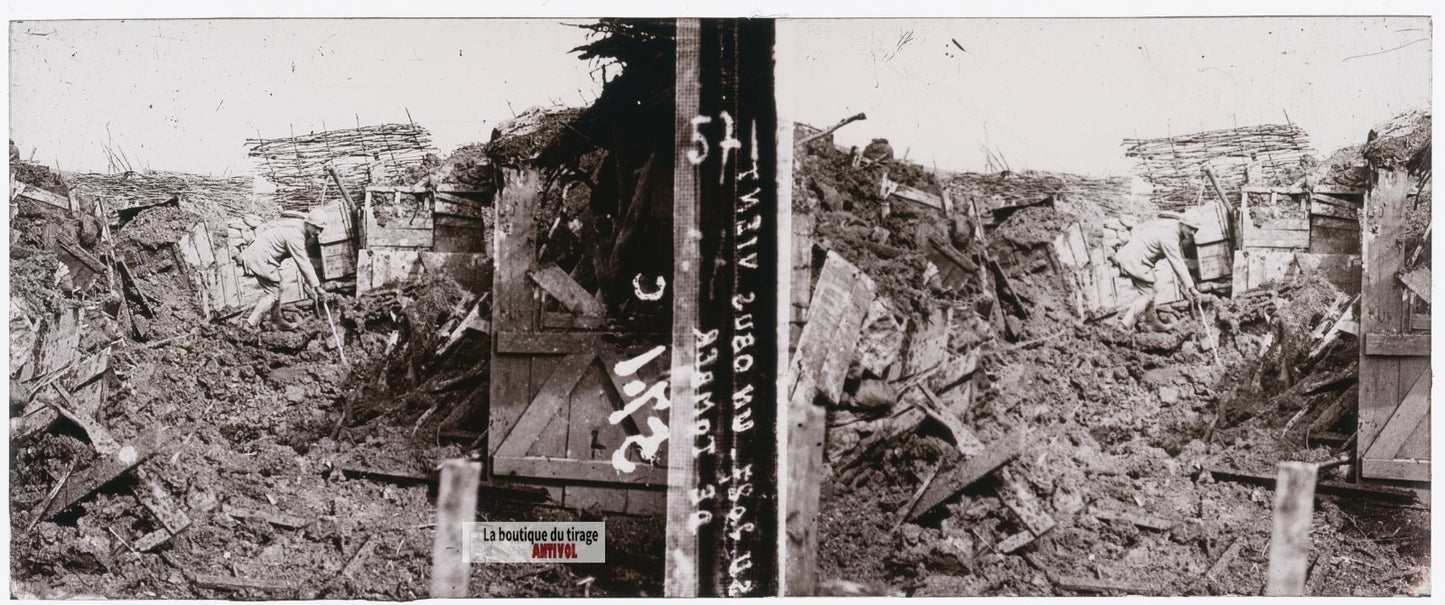 Un obus vient de tomber, guerre WW1, plaque verre stéréo, photo 4,5x10,7 cm