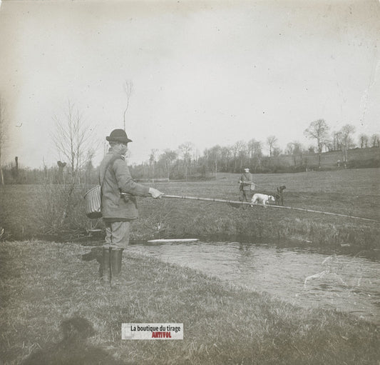 Pêcheurs, chiens, paysage, plaque verre stéréo, photo ancienne 4,5x10,7 cm