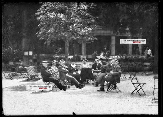 Plaque verre photo ancienne négatif noir et blanc 13x18 cm Vichy parc public