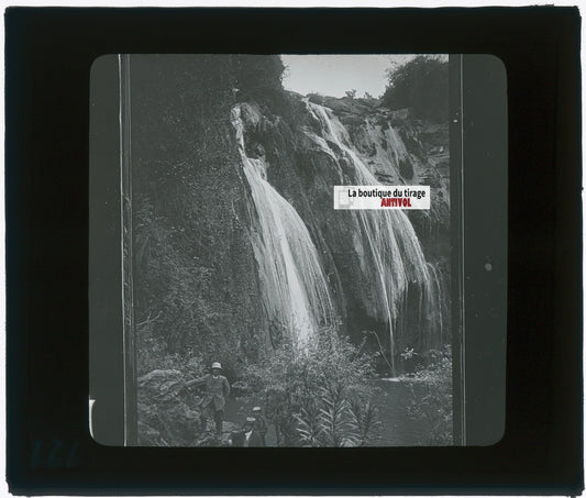 Cascade, hommes, nature, photo plaque verre, noir & blanc, positif 8,5x10 cm
