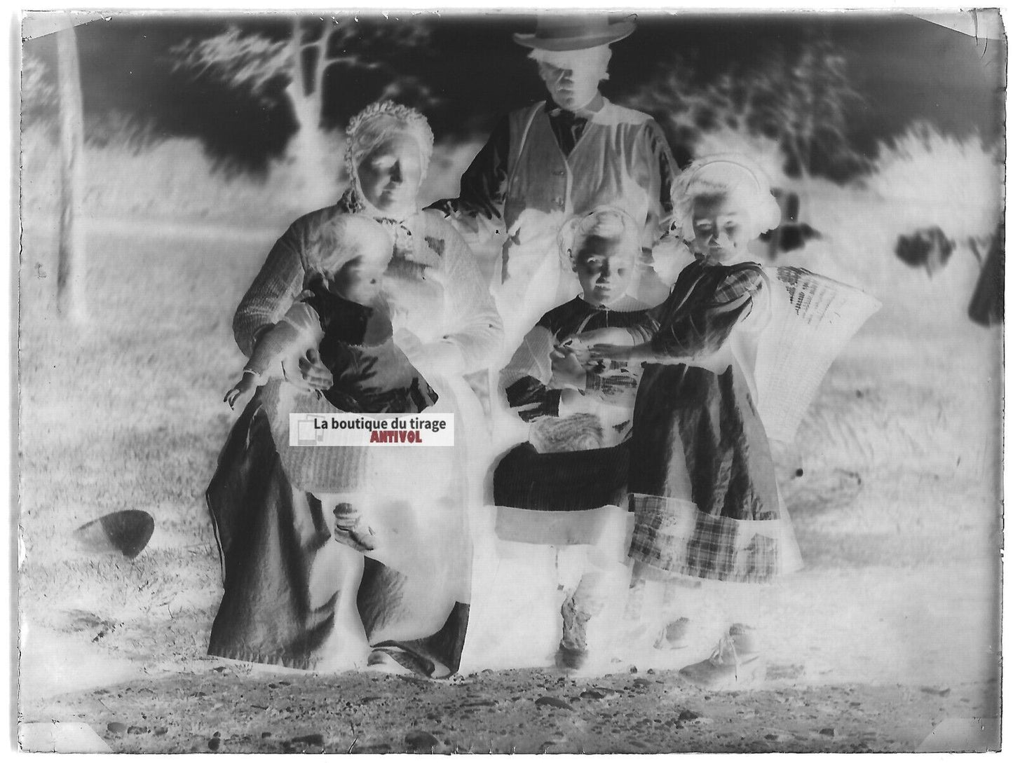 Plaque verre photo ancien négatif noir et blanc 9x12 cm famille enfants chat