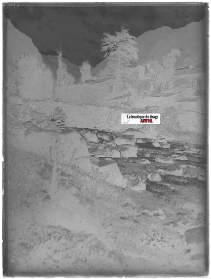 Pyrénées, rivière, Plaque verre photo ancienne, négatif noir & blanc 9x12 cm