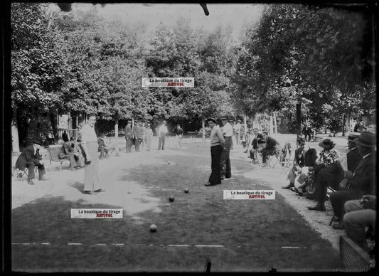 Plaque verre photo ancienne négatif noir et blanc 13x18 cm Luchon pétanque