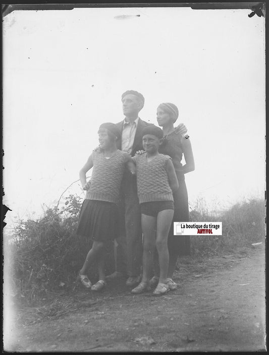 Famille, France, Plaque verre photo ancienne, négatif noir & blanc 9x12 cm